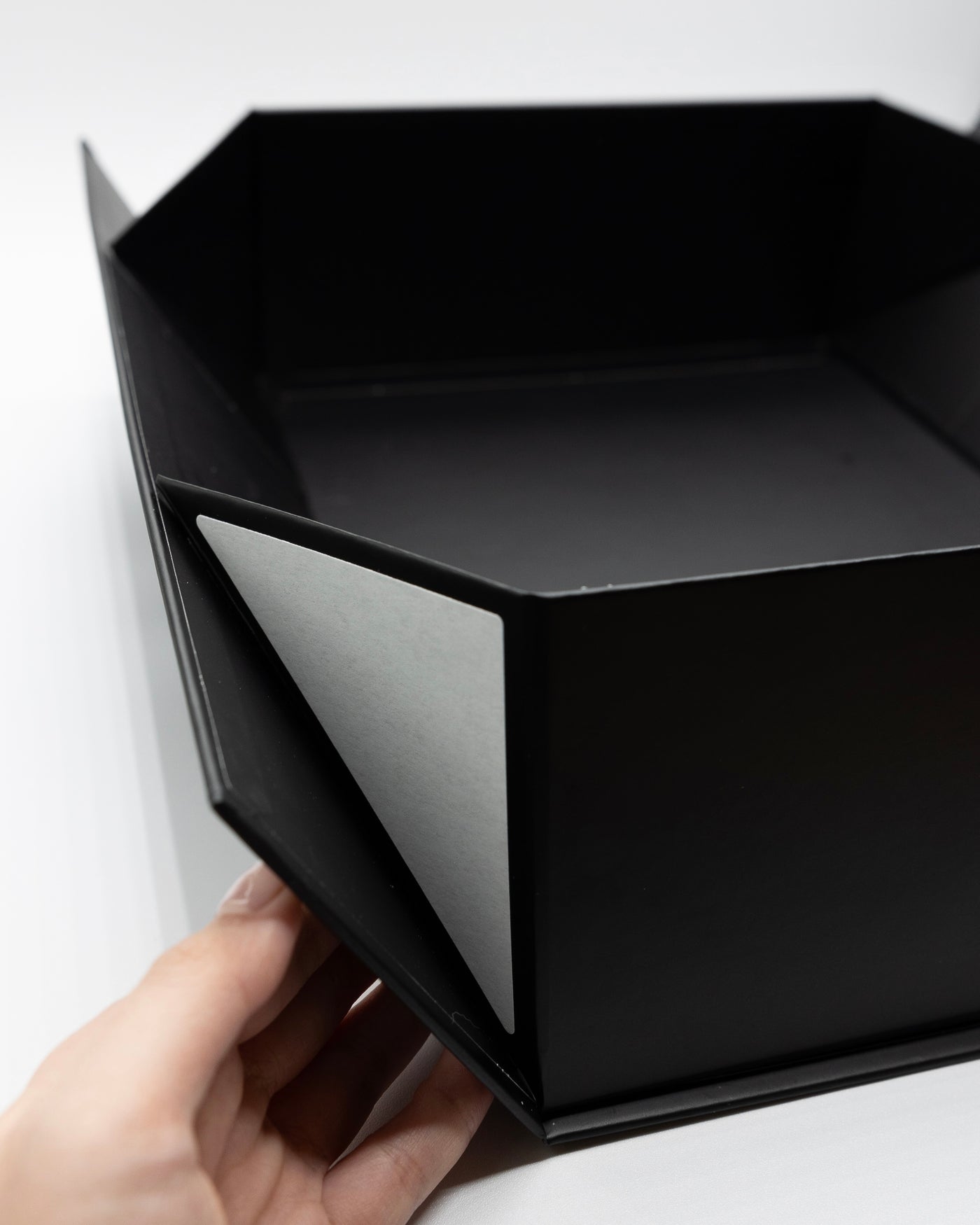 LARGE FOLDABLE BOX WITH MAGNETIC CLOSURE (Black)